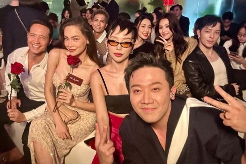 Khung ảnh toàn sao hot Vbiz: Visual Tiểu Vy thế nào khi đứng cạnh Hà Hồ?