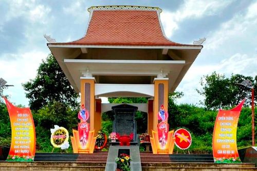Gia Lai: Phụ nữ Ia Grai, Ayun Pa học tập chính trị từ hoạt động về nguồn