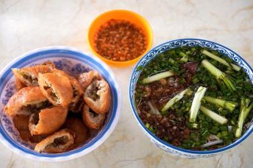 Lạ miệng món bánh canh bánh cam ở Tri Tôn