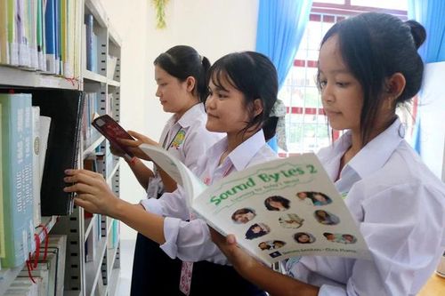 Dạy và học tại vùng dân tộc thiểu số Tây Nam Bộ