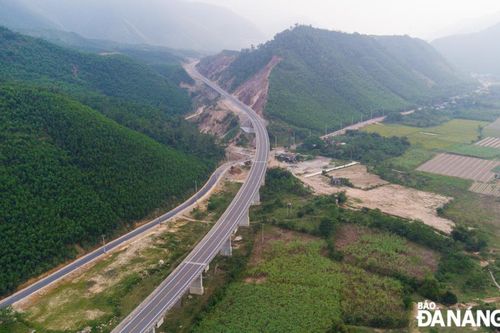 Đẩy nhanh tiến độ nghiên cứu đầu tư mở rộng đường Hồ Chí Minh đoạn La Sơn - Hòa Liên