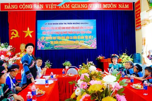 Truyền dạy văn hóa dân ca dân vũ dân tộc Bố Y