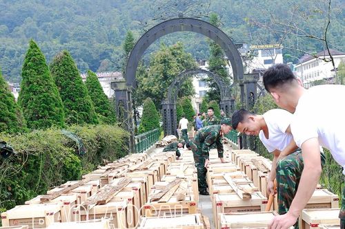 Sa Pa: 'Trận địa' pháo hoa trước giờ khai hội
