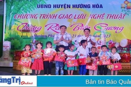 Tổ chức chương trình 'Trăng rằm biên cương' tại xã Hướng Phùng, huyện Hướng Hóa