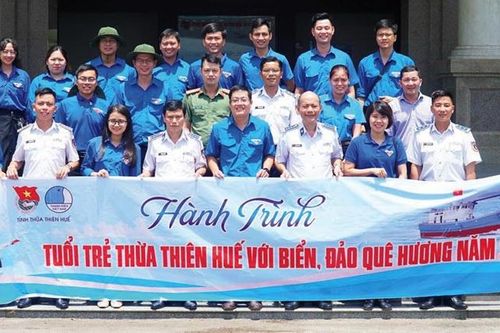 Truyền lửa tình yêu, trách nhiệm bảo vệ Tổ quốc cho lớp trẻ