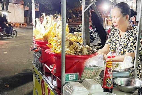 Cháo gà đêm Bến Ngự