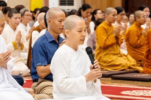 Ngại vì đến chùa Nam tông mà tụng kinh Bắc tông