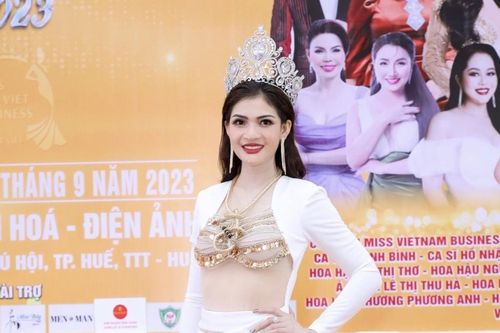 Hoa hậu Mạc Minh ngồi ghế giám khảo chung kết Hoa hậu Doanh nhân Đất Việt 2023