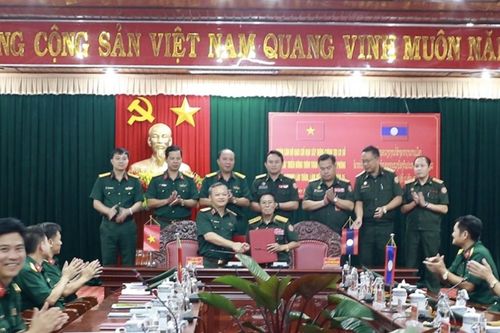 Đoàn công tác Bộ Quốc phòng Lào thăm và làm việc tại Binh Đoàn 15