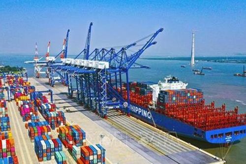 Dồn lực đầu tư cảng biển đón tàu lớn