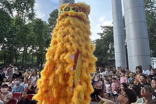 Vui đón Trung thu sớm kết hợp khám phá văn hóa, khoa học