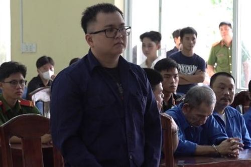 Dùng súng giả cướp ngân hàng, bị phạt 9 năm tù