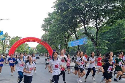 345 vận động viên tham gia chung kết Giải chạy Báo Hànôịmới thị xã Sơn Tây