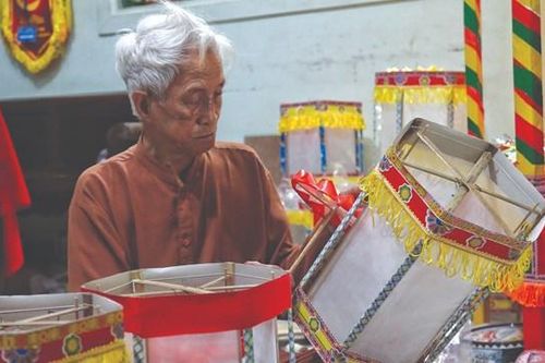 Giữ nghề làm đèn kéo quân