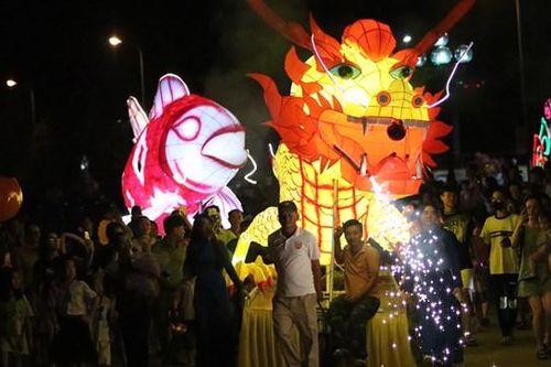 Lung linh lễ hội 'Thành Sen rước đèn Trung thu'