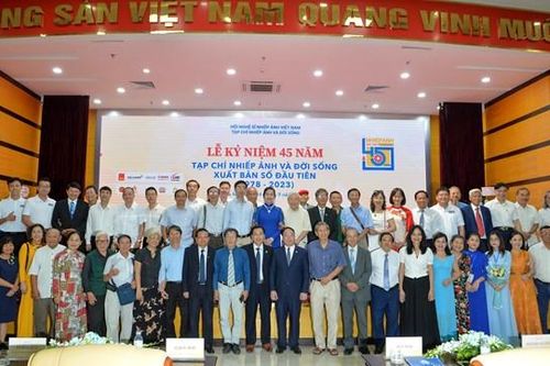 Tạp chí Nhiếp ảnh và Đời sống kỷ niệm 45 năm ngày ra số đầu tiên