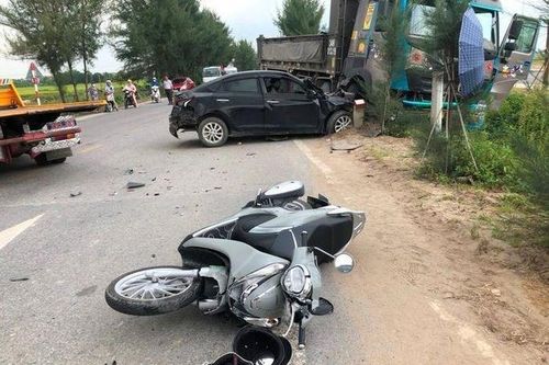 Tai nạn giao thông mới nhất 24/9/2023:Ô tô đâm liên hoàn, 2 phụ nữ bị thương