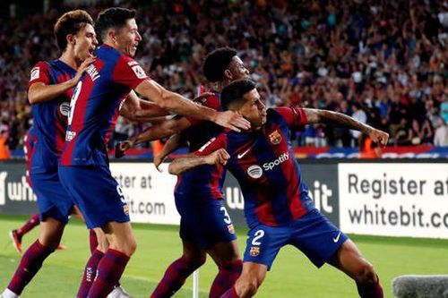 Lewandowski rực sáng, Barcelona ngược dòng khó tin ở La Liga
