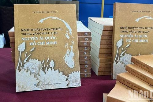 Ra mắt tập sách 'Nghệ thuật tuyên truyền trong văn chính luận Nguyễn Ái Quốc-Hồ Chí Minh'