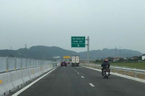 An toàn giao thông: Quy tắc cần tuân thủ khi lưu thông trên đường cao tốc