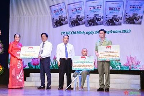 Ra mắt Câu lạc bộ 'Trái tim người lính miền Tây'