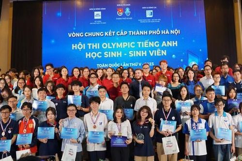 Nữ sinh ĐH Xây dựng Hà Nội giành giải Nhất Hội thi Olympic Tiếng Anh học sinh, sinh viên TP. Hà Nội