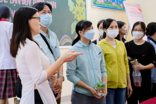 Học sinh bị tát dẫn đến ù tai do liên quan thuốc lá điện tử