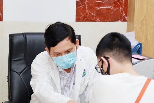 Nhiều người mắc hội chứng hoang tưởng luôn nghi ngờ mình có bệnh