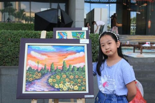 Triển lãm 'Sắc màu' của những 'siêu nhân nhí'