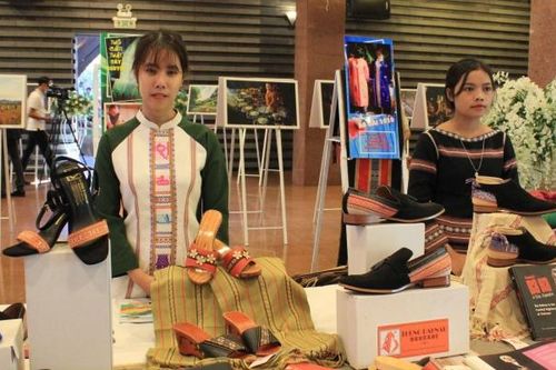 Kon Tum phát huy sản phẩm nghề truyền thống để làm du lịch