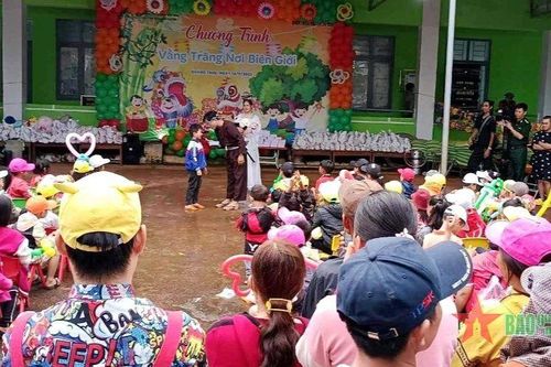 Vui Tết Trung thu với trẻ em khu vực biên giới Đắk Nông