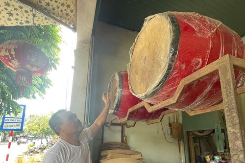 Nghề làm trống Đọi Tam ở Quảng Ngãi tất bật phục vụ Tết Trung thu