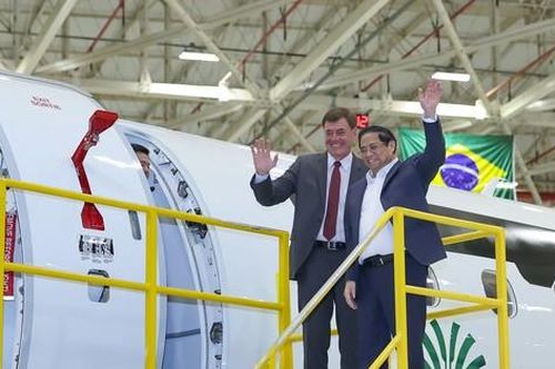 Thủ tướng Phạm Minh Chính thăm Tập đoàn hàng không hàng đầu thế giới tại Brazil