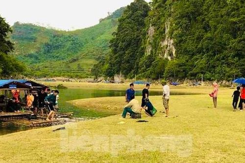 Tìm kiếm nam sinh đuối nước tại khu du lịch ở Lạng Sơn