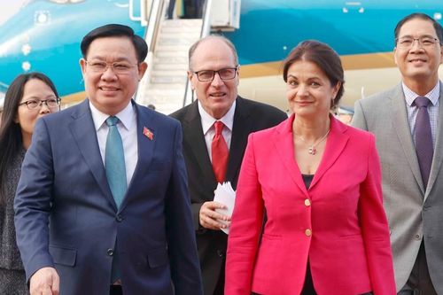 Chủ tịch Quốc hội Vương Đình Huệ thăm chính thức Bulgaria
