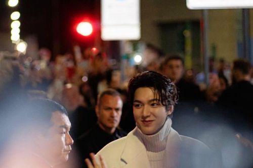 Lee Min Ho gây sốt tại Tuần lễ thời trang Milan sau tin đồn kết hôn với bạn diễn