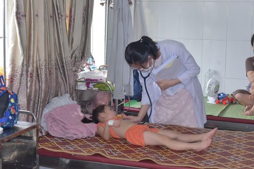 12 trẻ mầm non nhập viện trong đêm