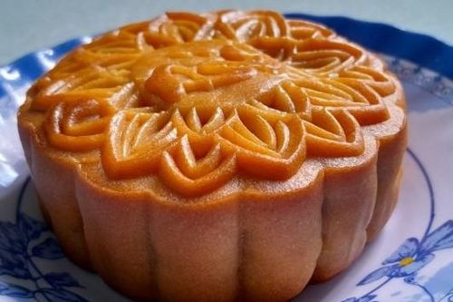 Con dâu mua bánh trung thu biếu mẹ ruột, mẹ chồng gọi con trai về nhà họp gấp