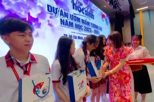 Quỹ học bổng Vừ A Dính tổ chức chương trình họp mặt đầu năm học
