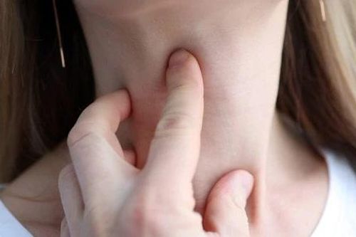 Ai dễ mắc ung thư tuyến giáp? Phòng bệnh cách nào?