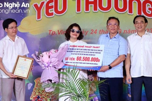 Ấm áp chương trình 'Trung thu yêu thương' dành cho trẻ em khuyết tật