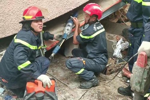 TP Hồ Chí Minh: Đã giải cứu được toàn bộ 7 người bị mắc kẹt trong căn nhà 4 tầng bị sập
