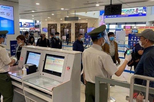 Nữ hành khách bị cấm bay 1 năm vì dùng giấy tờ giả