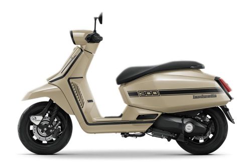 Xe ga 300 phân khối, phanh ABS 2 kênh, giá gần 103 triệu đồng