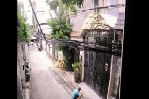 Camera an ninh ghi khoảnh khắc sập căn nhà 4 tầng ở TPHCM, 7 người mắc kẹt