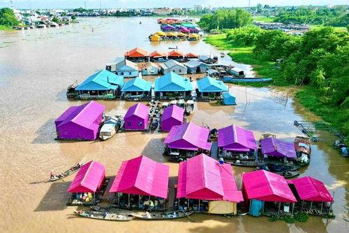'Áo mới' làng bè bên sông Châu Đốc