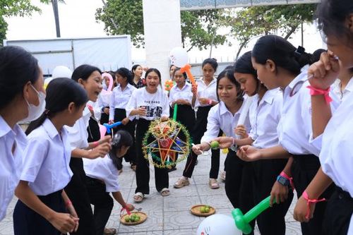 Rộn rã những vầng trăng yêu thương