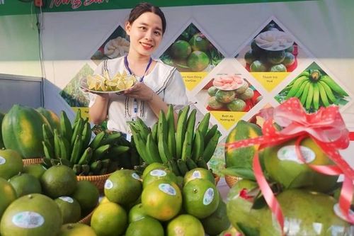 Phiên chợ nông sản lãi 180 triệu đồng