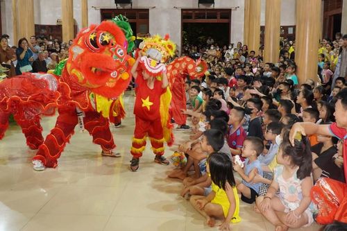 Ban Từ thiện xã hội Phật giáo TP.HCM tặng trên 3.600 phần quà trung thu tại Quảng Bình