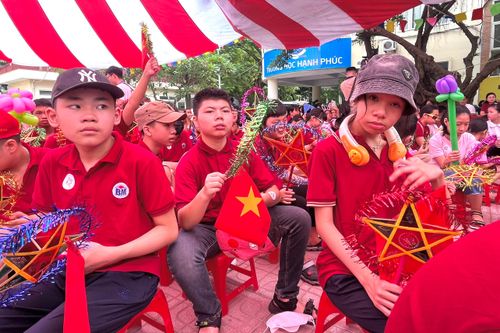 Trăng Yêu thương - Lan tỏa niềm vui Trung thu đến hơn 350 trẻ em khuyết tật